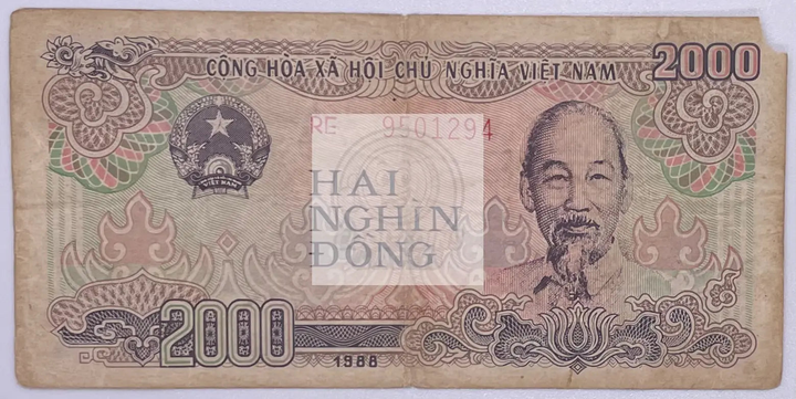 1988 Vietnam 2000 Dong banknote used vintage currency with cultural designs