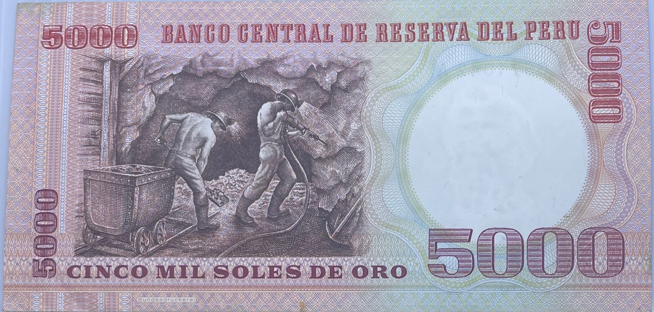 Peru 1985 5000 Soles de Oro banknote P-117 in uncirculated condition with cultural design and security features