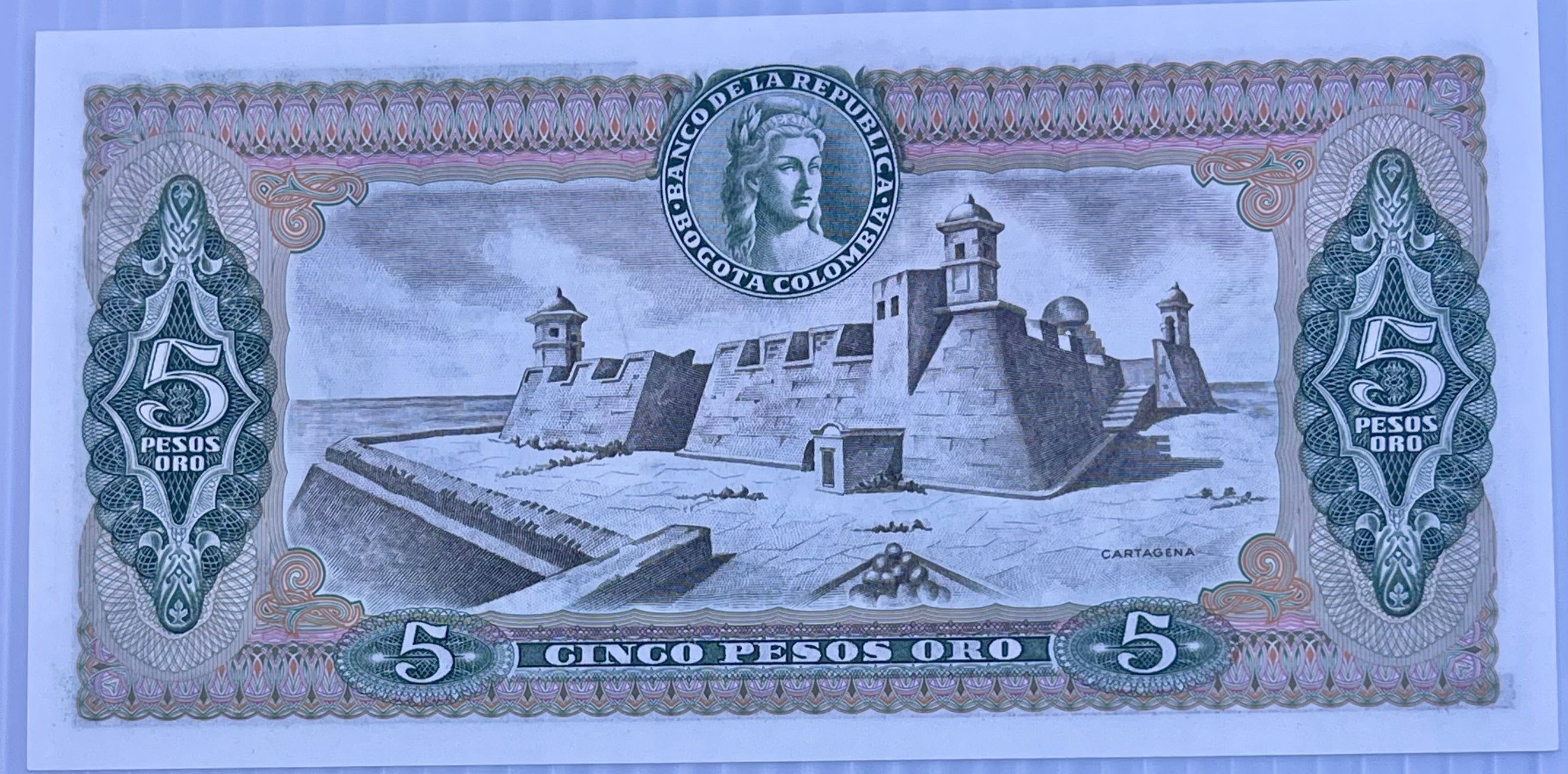Columbia 5 Pesos Oro 1980 P406 UNC World Banknote