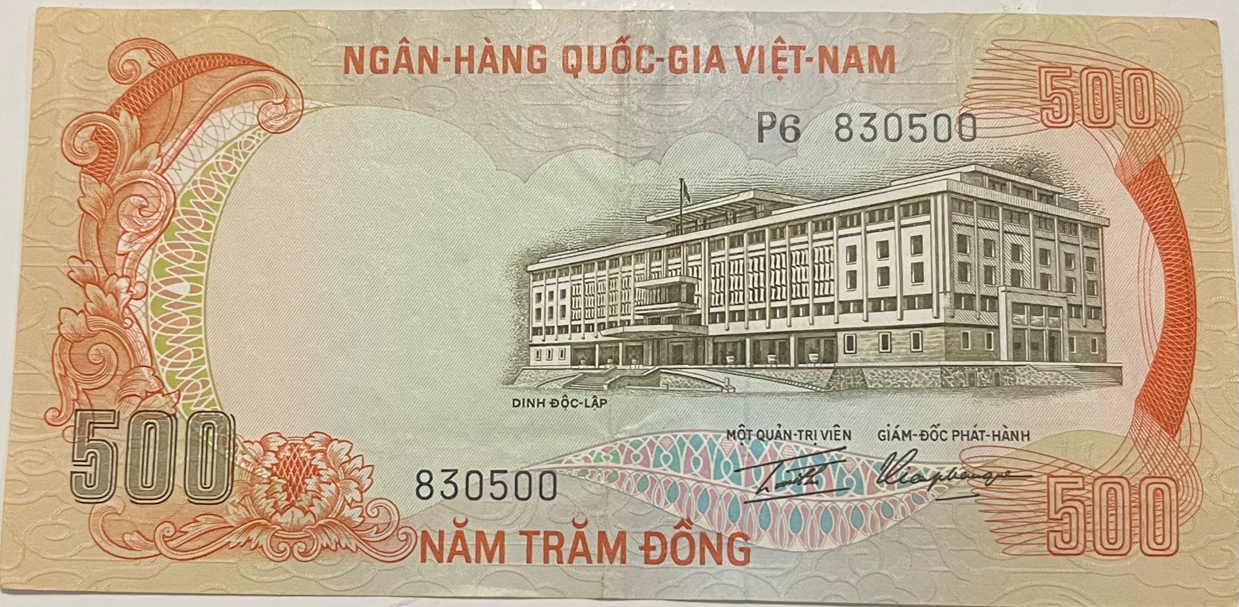SOUTH VIETNAM 1972 500 DONG P-33 TIGER, VIETNAM WAR-ERA Used World Banknote