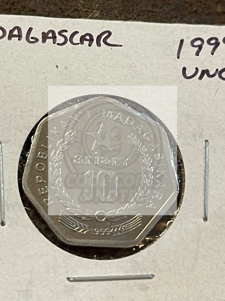 [K-90] Madagascar 10 Ariary, 1999, KM#27, UNC - Cool Coins & Notes