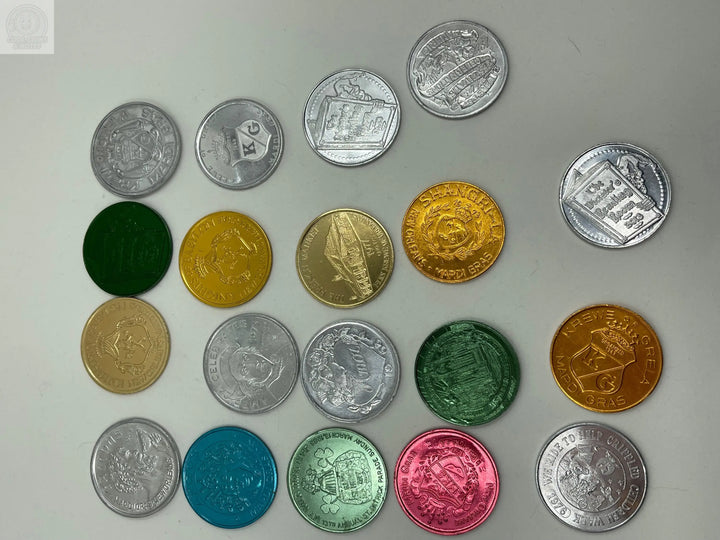 Lot of 18 Vintage Doubloons /Tokens Mardi Gras - Cool Coins & Notes