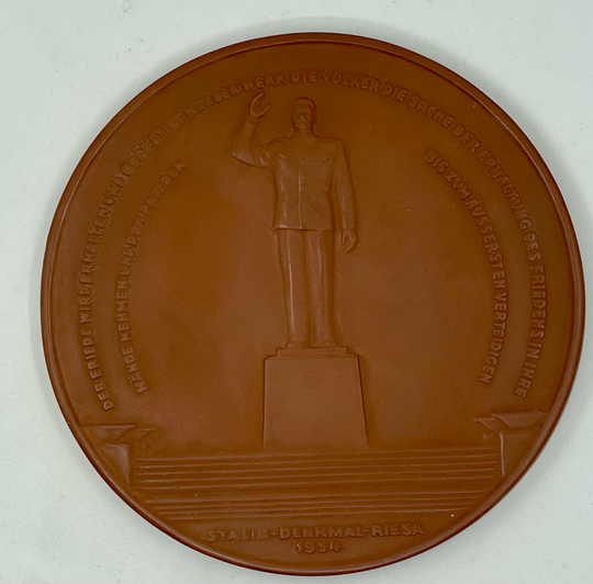 Stalin monument Riesa (1954, 120mm diameter, made of Meissen Böttger stonewar