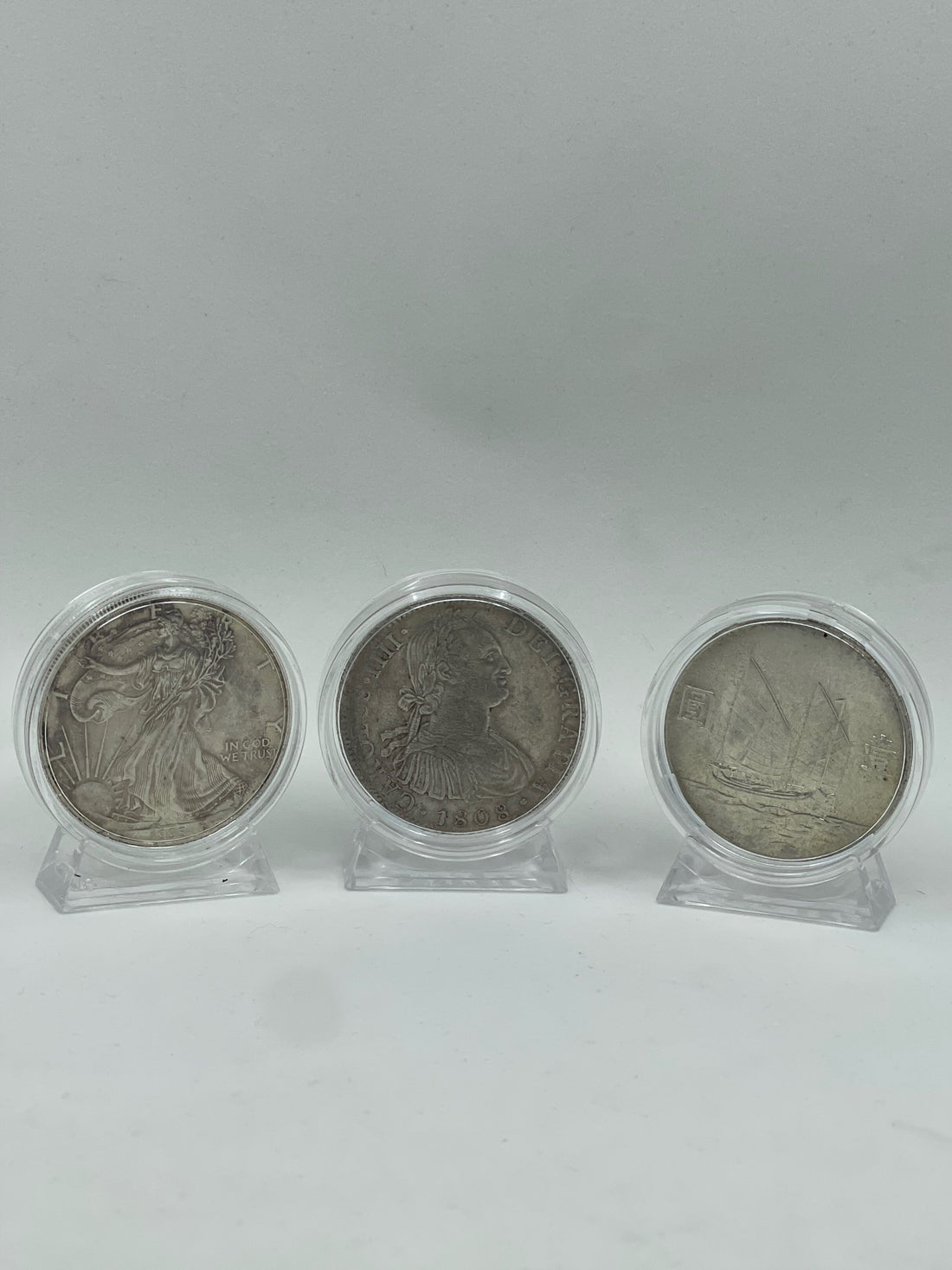 3 Coin Capsuls With Stand