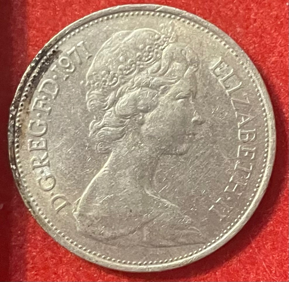 United Kingdom 1971 10 New Pence Pound Sterling (New Pence) Circulated World Coin Item Shown — front