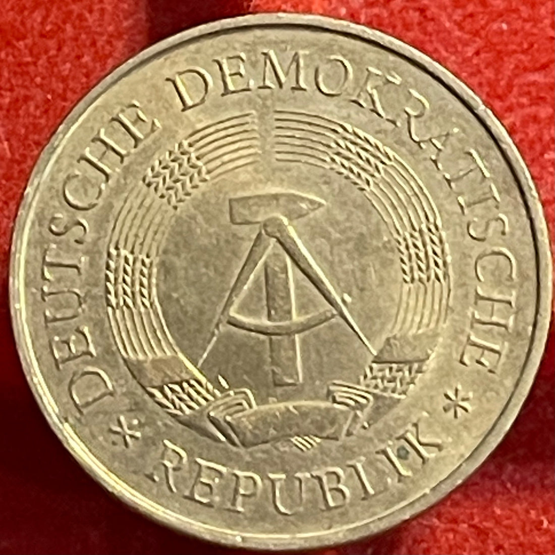 German Democratic Republic (East Germany) 1969 5 Mark KM-39 Circulated World Coin Item Shown — front