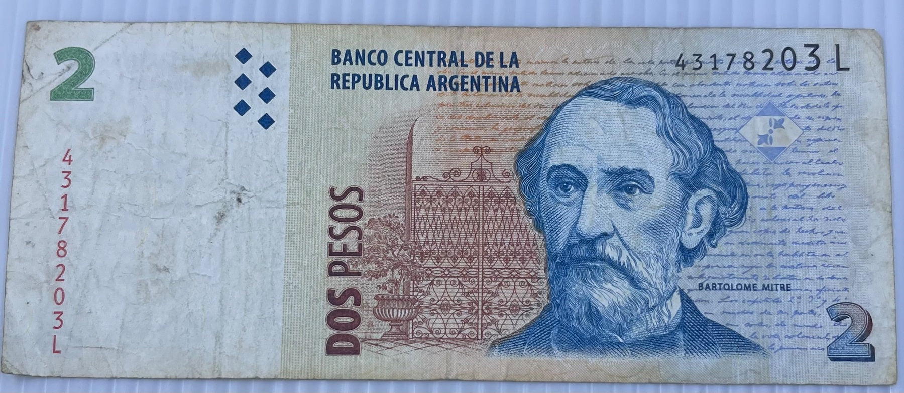 Argentina 1997 2 Pesos P-352 Circulated World Banknote — front