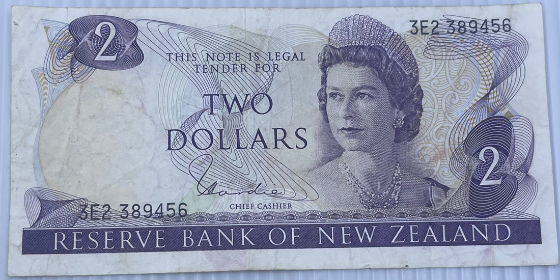 New Zealand 1968 2 Dollars P-164 Circulated World Banknote — front