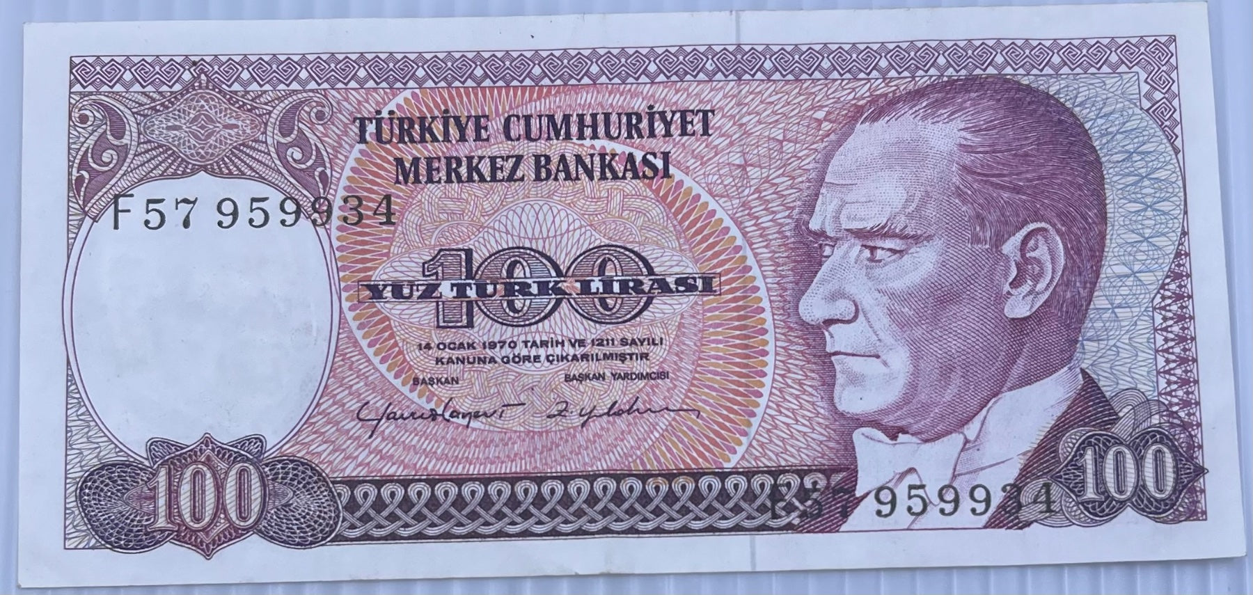 Turkey 1972 100 lira P-197 Circulated World Banknote Note Shown — front