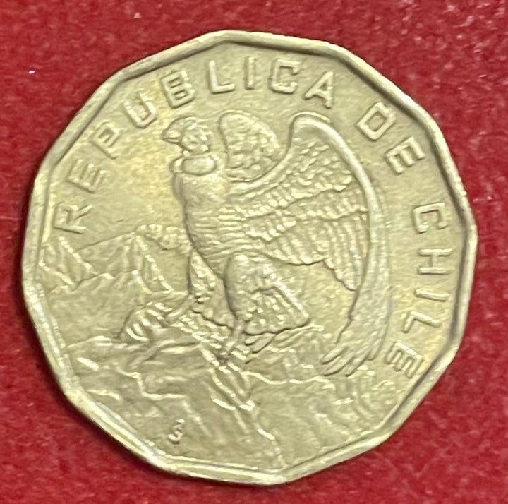 Chile 1974 100 Escudos Escudo (CL Escudos) Circulated World Coin Item Shown — front
