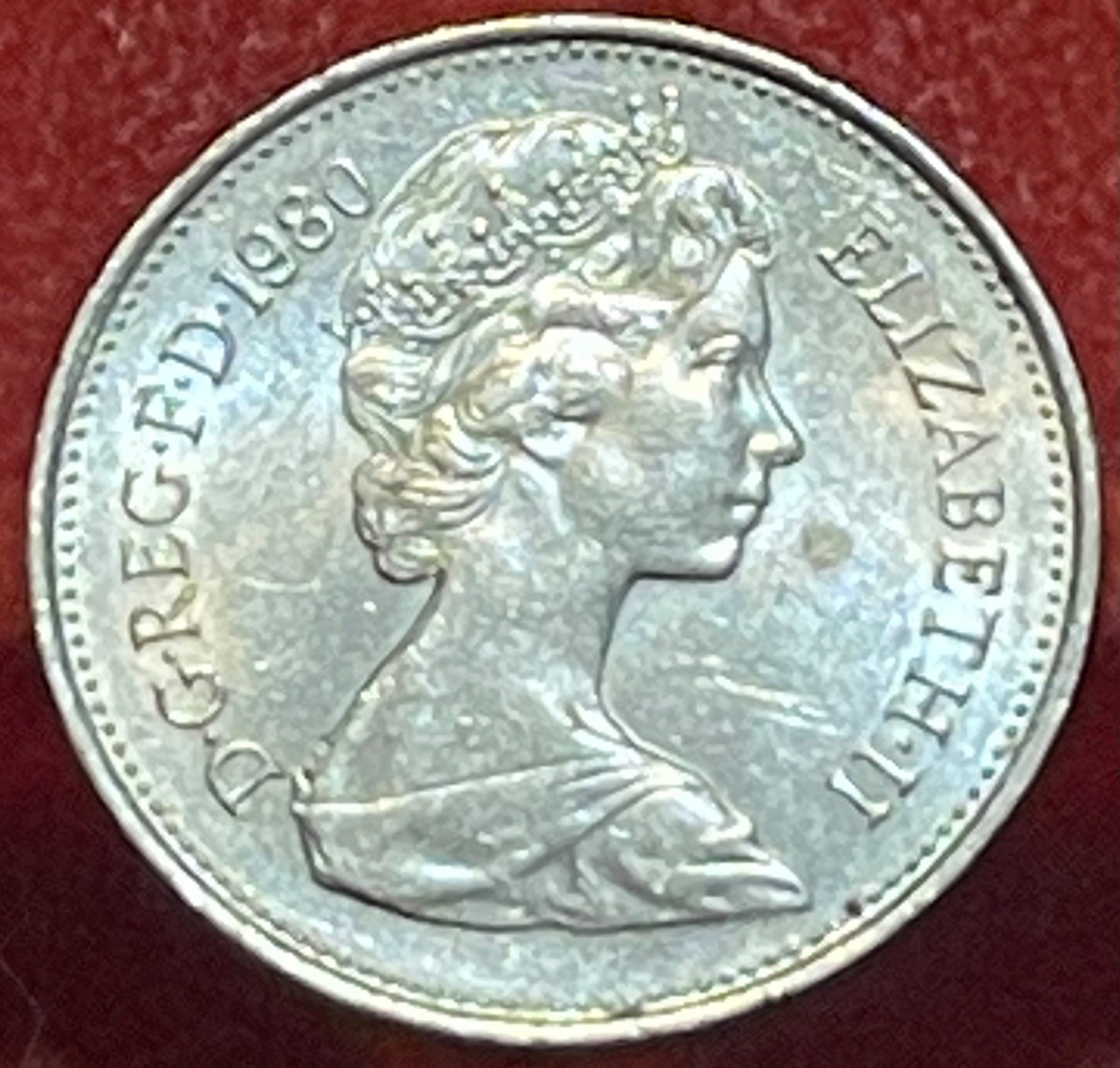 England 1980 5 New Pence KM-911 Circulated World Coin — front