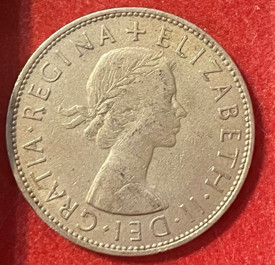 United Kingdom 1966 Half Crown Pre-decimal Pound Sterling (2 Shillings 6 Pence) Circulated World Coin Item Shown — front