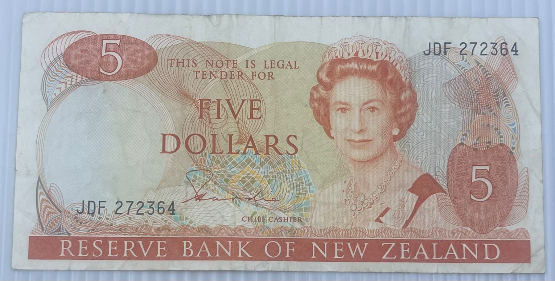 New Zealand 1981 5 Dollars P-171 Circulated World Banknote — front