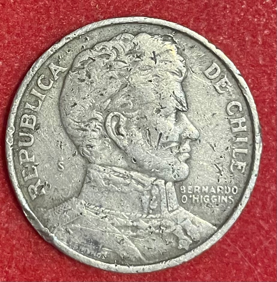 Chile 1975 1 Peso Circulated World Coin Item Shown — front