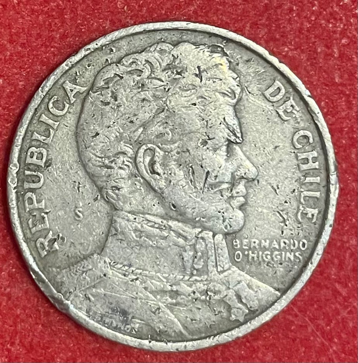 Chile 1975 1 Peso Circulated World Coin Item Shown — front