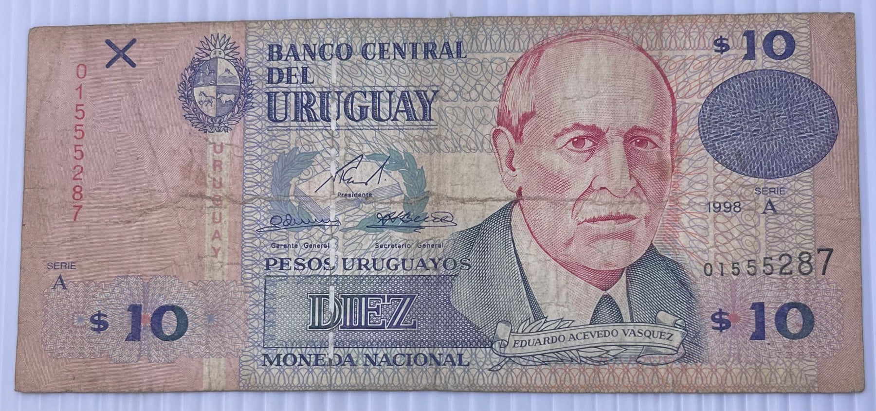 Uruguay 1998 10 Peso P-83 Circulated World Banknote Note Shown — front