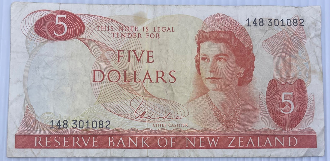 New Zealand 1975 5 Dollars P-165 Circulated World Banknote — front