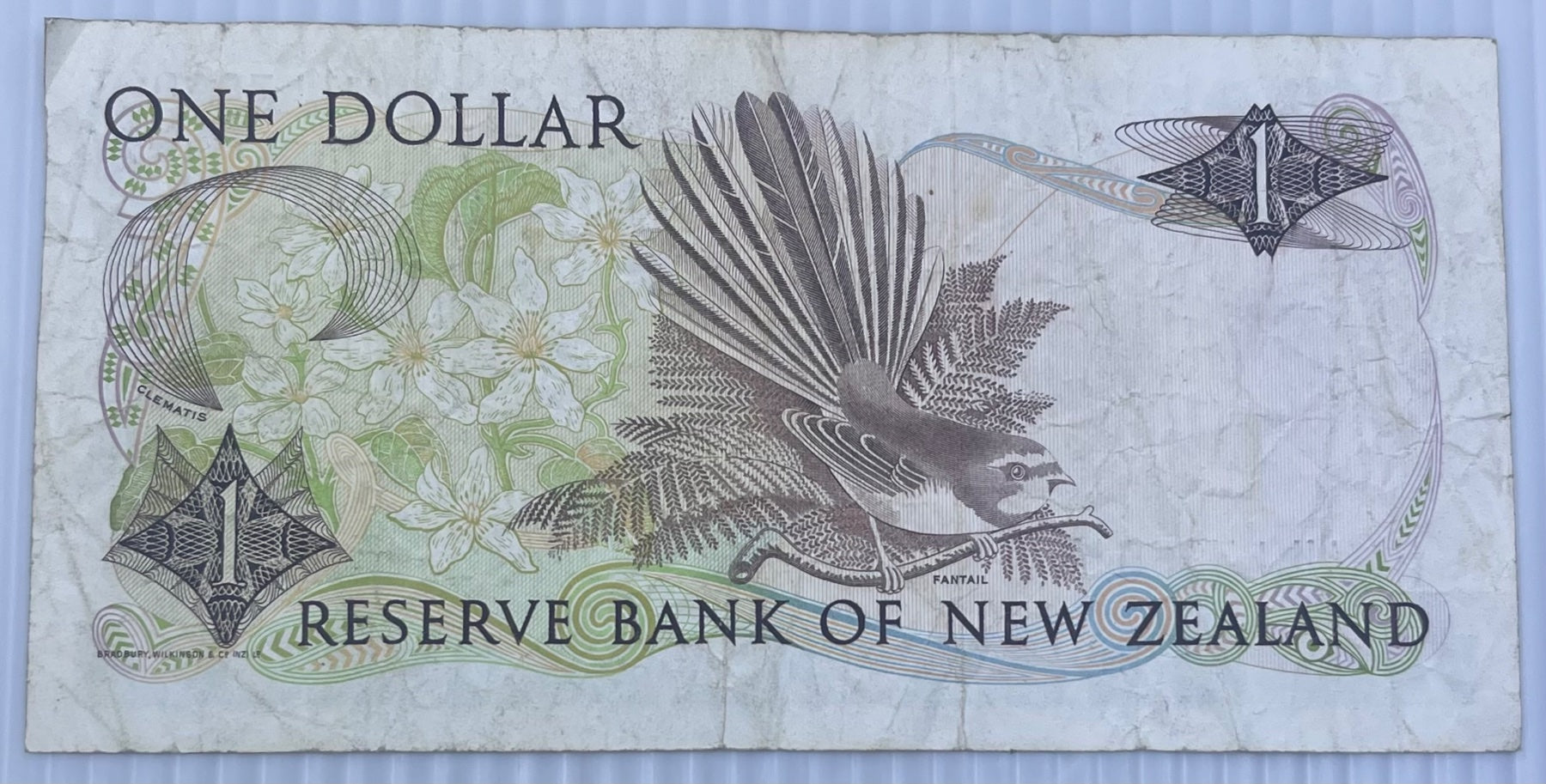 New Zealand 1981 1 Dollar P-169 Circulated World Banknote — back