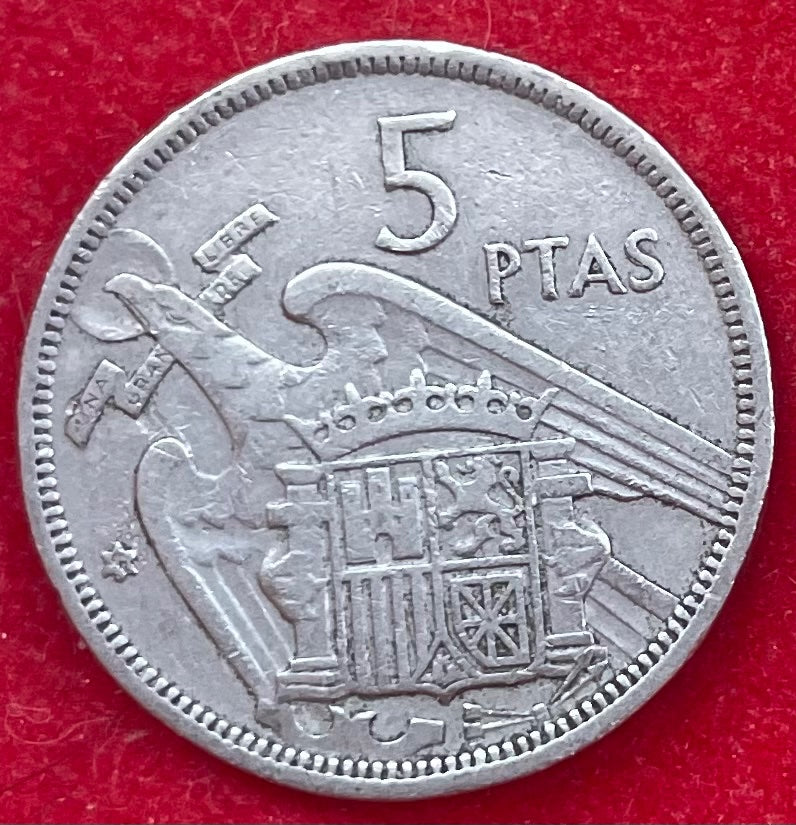 Spain 1957 on obverse; actual year is the star date on reverse (unreadable) 5 Pesetas Peseta (PTAS) KM-786 Circulated World Coin Item Shown — back