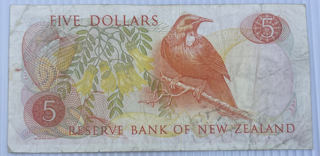 New Zealand 1975 5 Dollars P-165 Circulated World Banknote — back