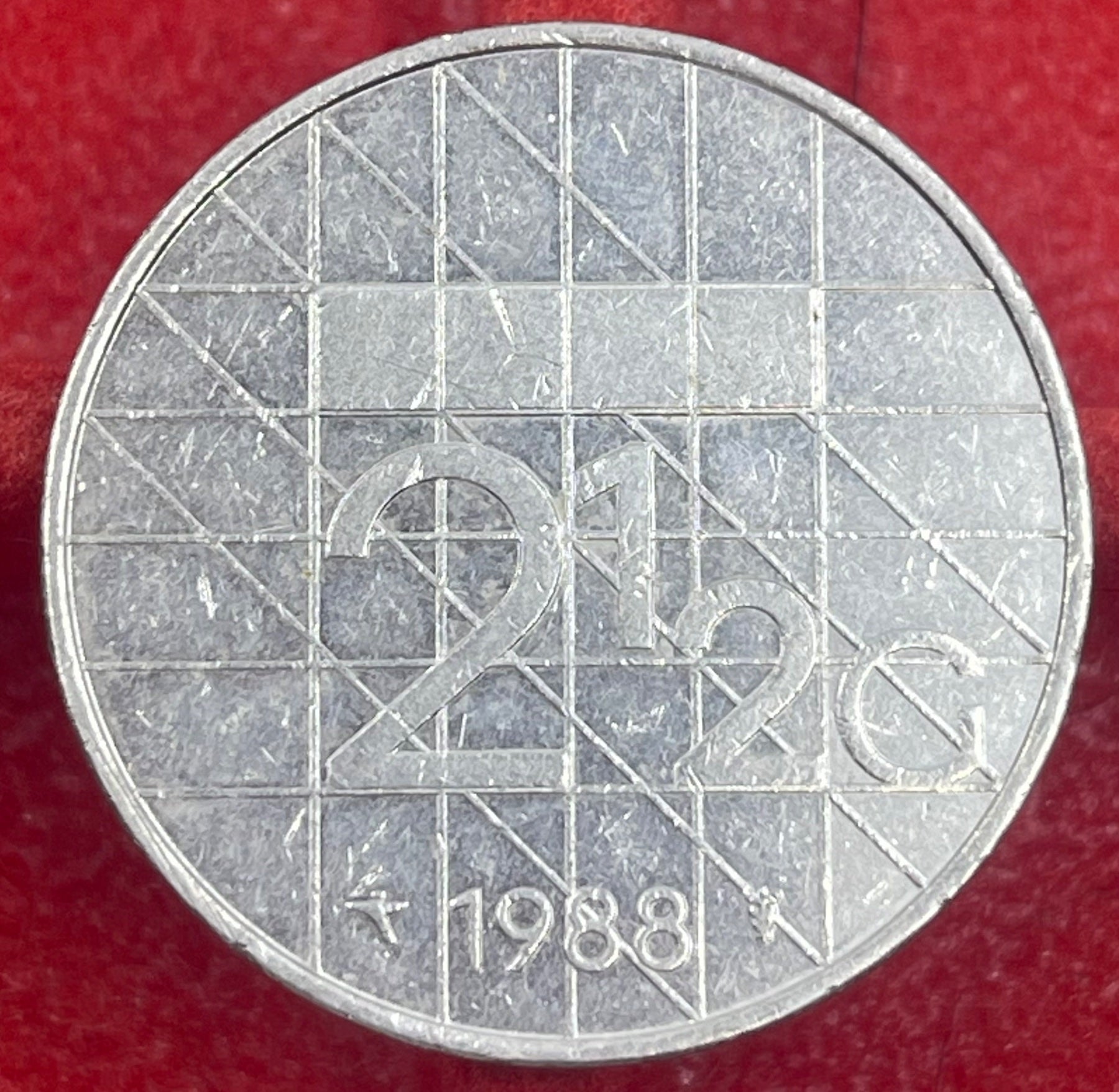 Netherlands 1988 2½ Gulden KM-206 Circulated World Coin — back