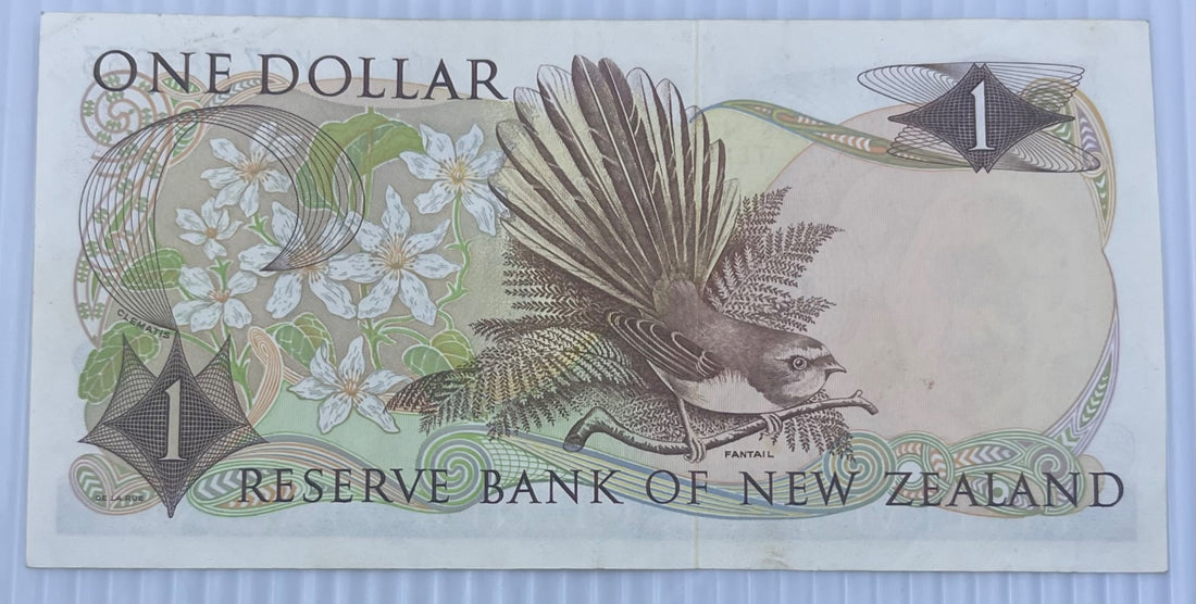 New Zealand 1968 1 Dollar P-163 Circulated World Banknote — back